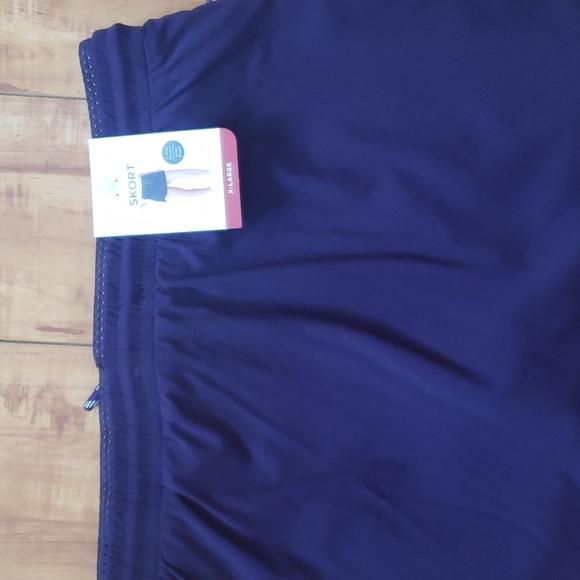 Woven trek skort - Picture 3 of 6